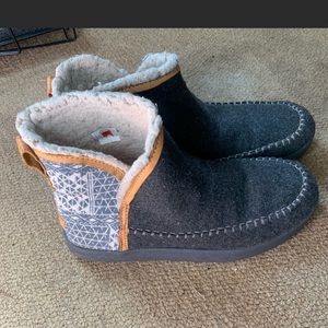 Sanuk Booties Women’s size 9